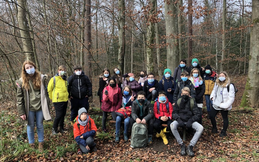 Die Lerngruppe 6b beim Geocaching